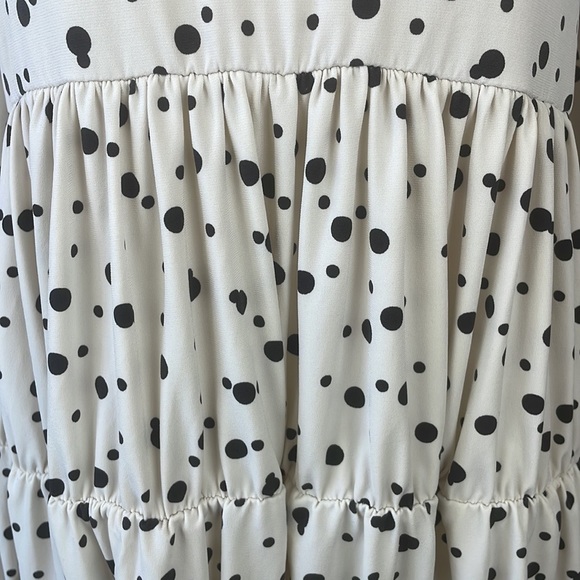 Nasty Gal Cream w/Black Polka Dot Print Mini Dress w/Tiered Elastic Ruching - 6 - Picture 4 of 12